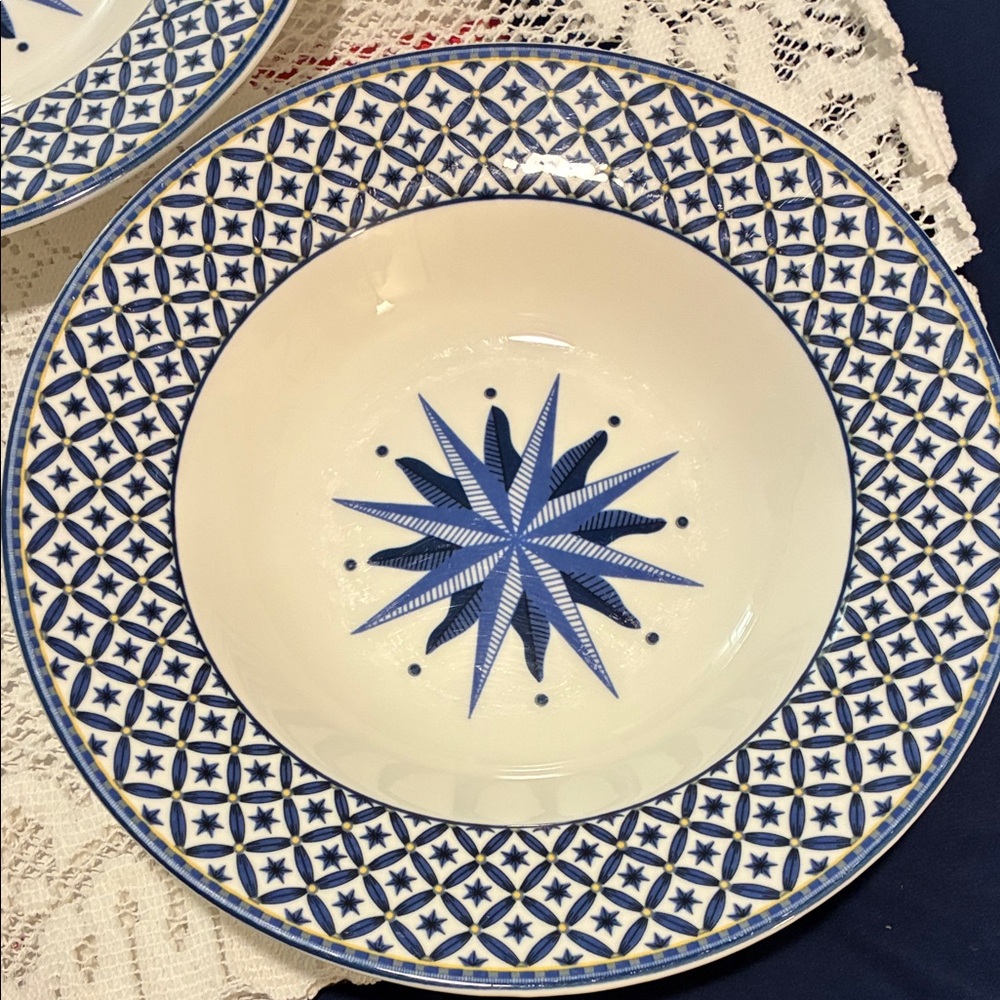 Victoria Beale 4 Bowls Williamsburg 9026 Porcelain Made in Indonesia - Picture 5 of 10